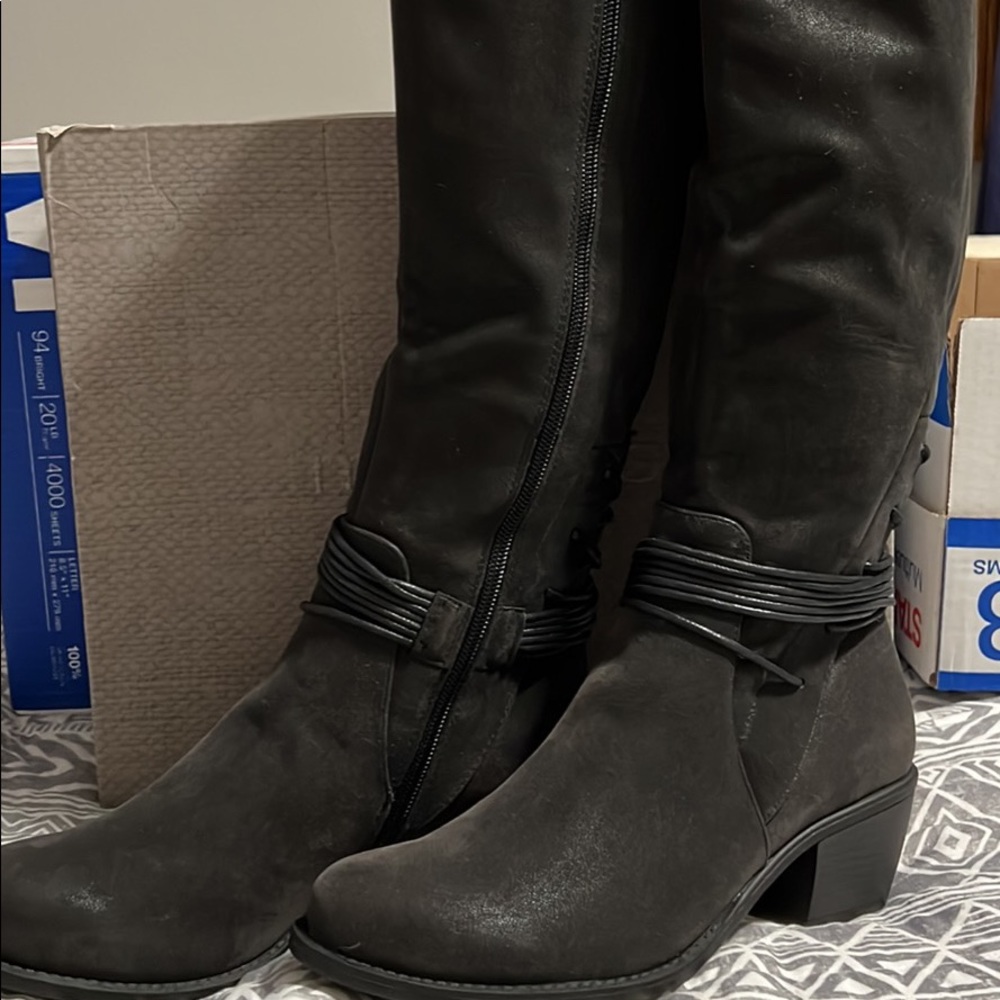 New in box Maurice’s tall boots